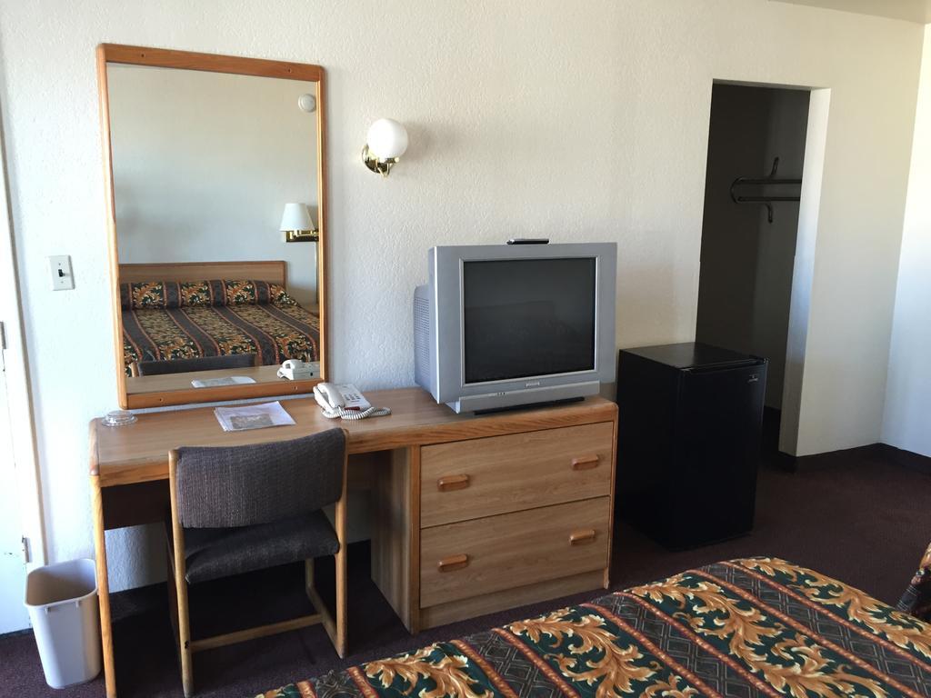 Ez 8 Motel Airporter Финикс Екстериор снимка