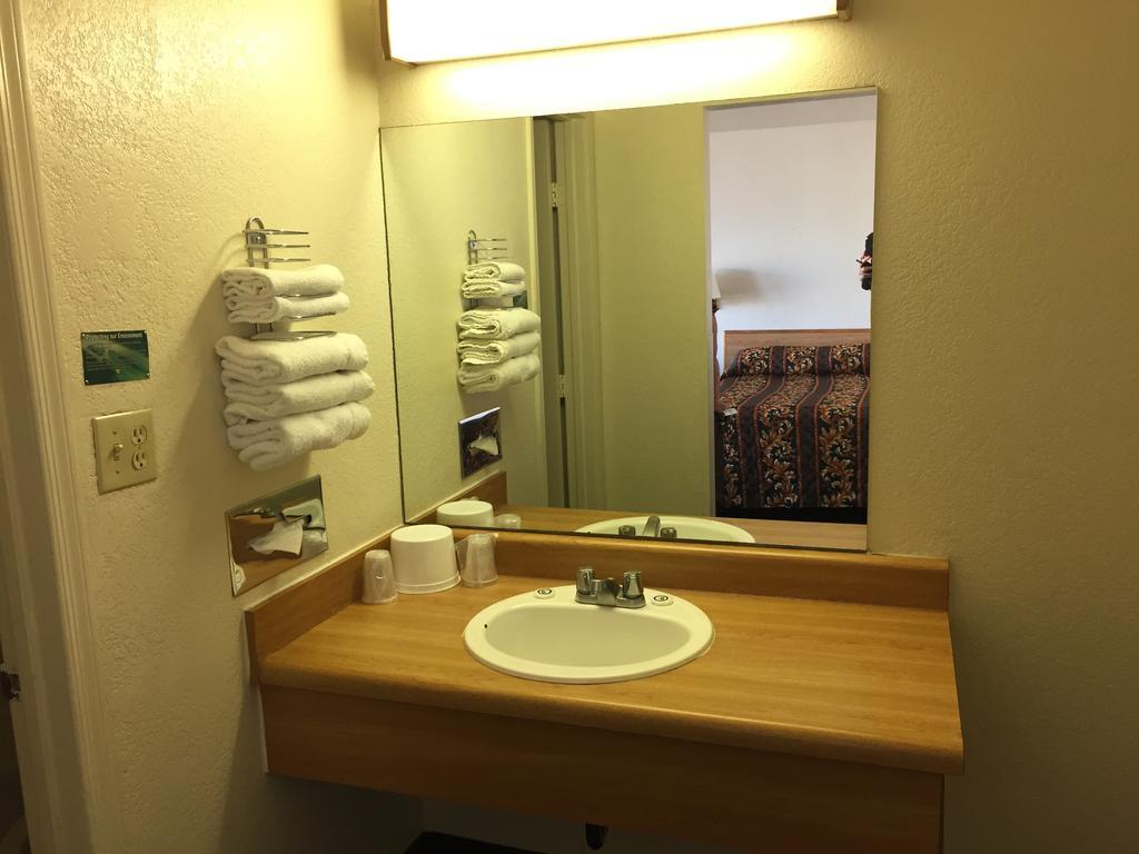 Ez 8 Motel Airporter Финикс Стая снимка
