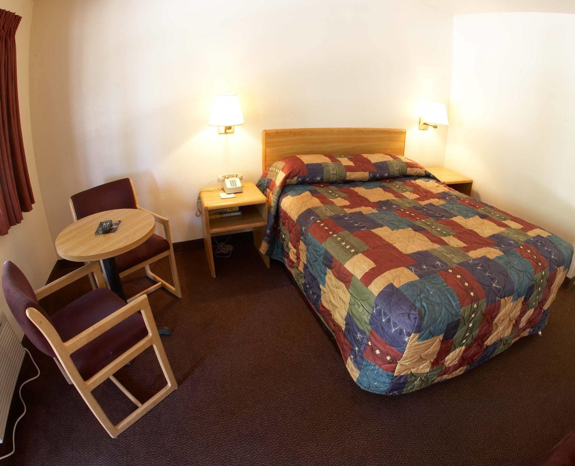 Ez 8 Motel Airporter Финикс Екстериор снимка
