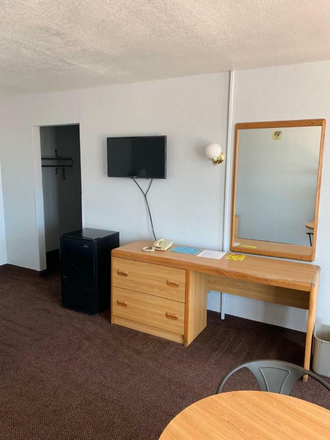 Ez 8 Motel Airporter Финикс Екстериор снимка