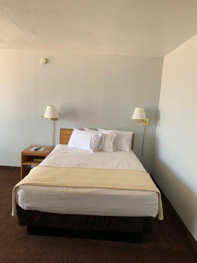 Ez 8 Motel Airporter Финикс Екстериор снимка