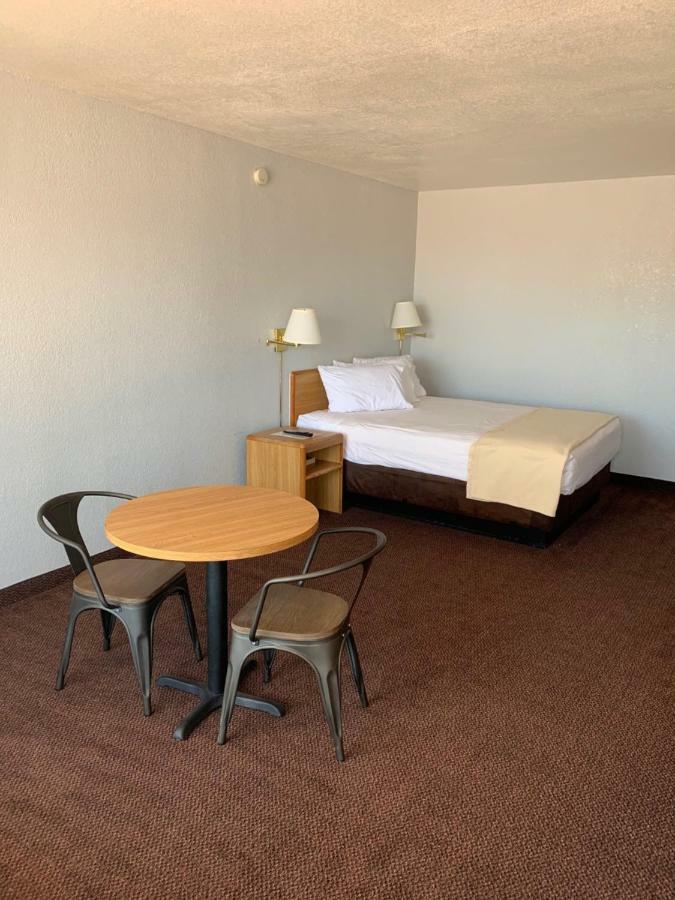 Ez 8 Motel Airporter Финикс Екстериор снимка